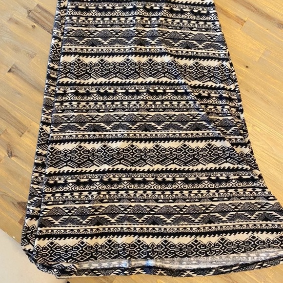 American Rag long skirt, tan color w black design. - Picture 4 of 6